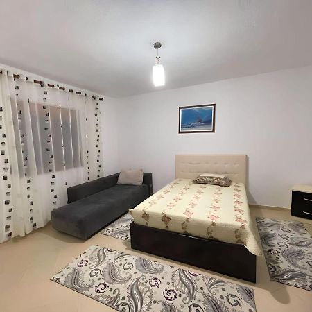Guri Guest House Pogradec Esterno foto