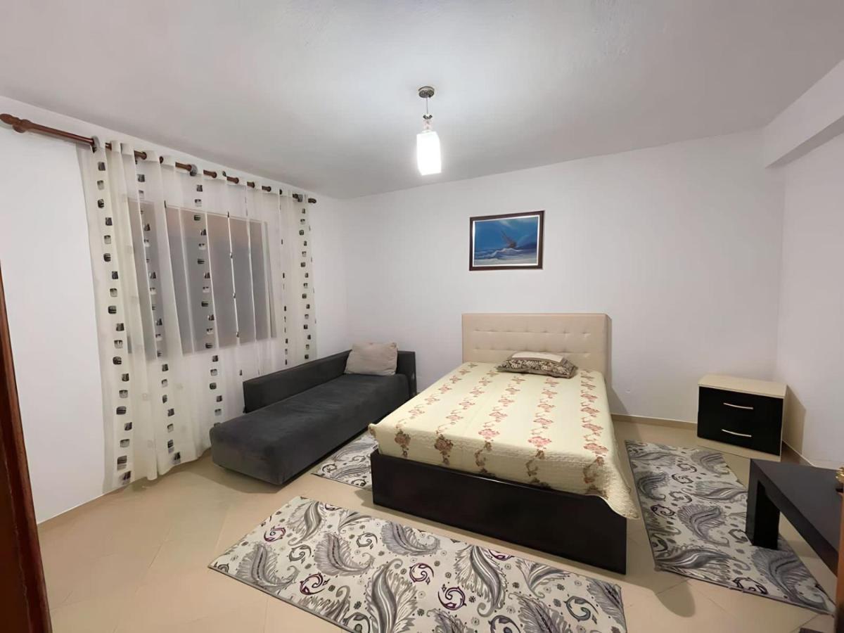 Guri Guest House Pogradec Esterno foto