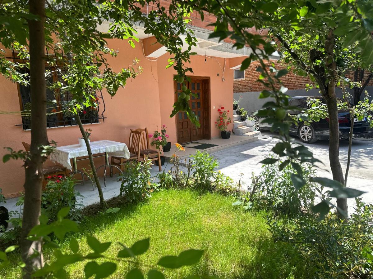 Guri Guest House Pogradec Esterno foto