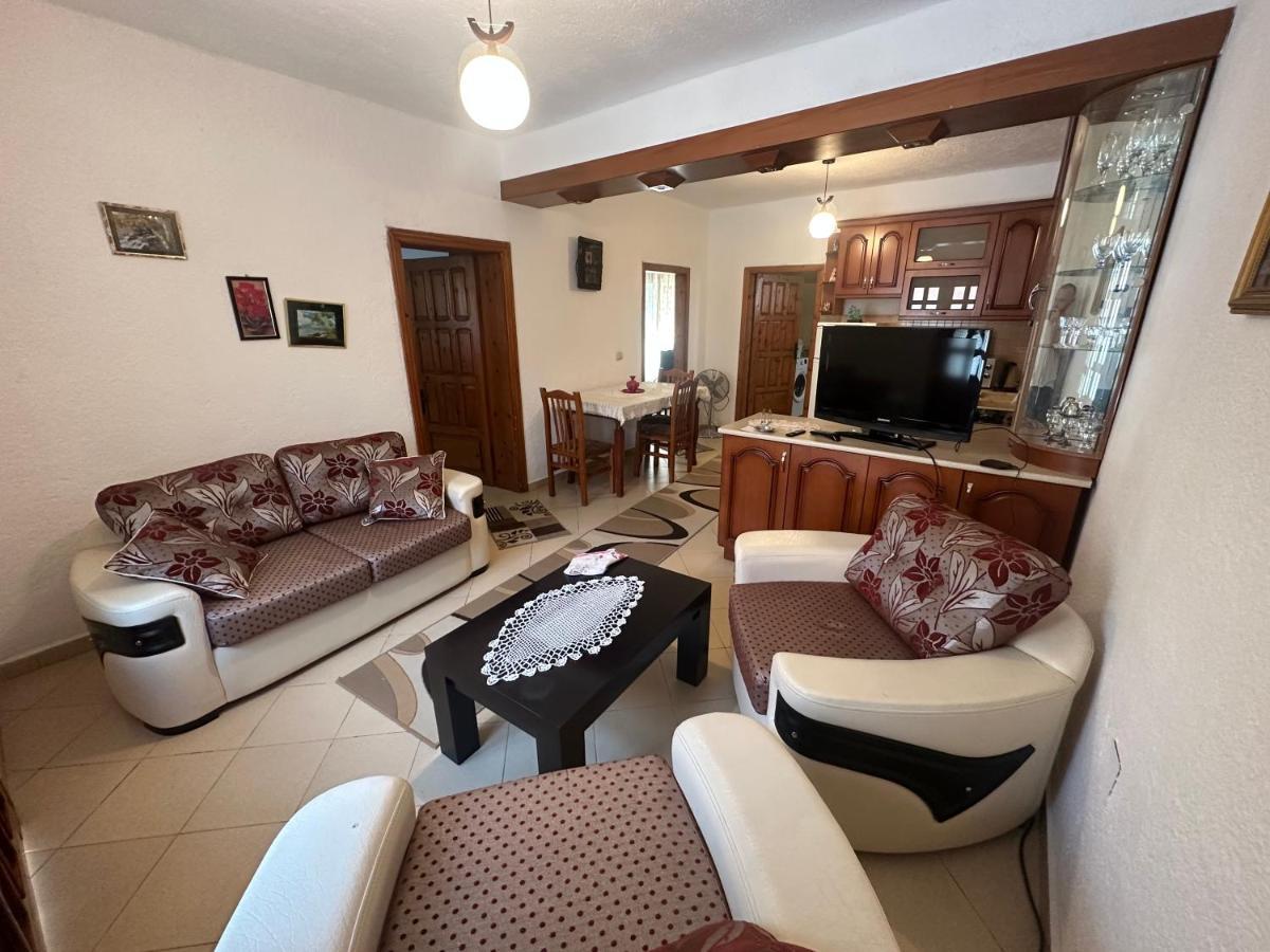 Guri Guest House Pogradec Esterno foto