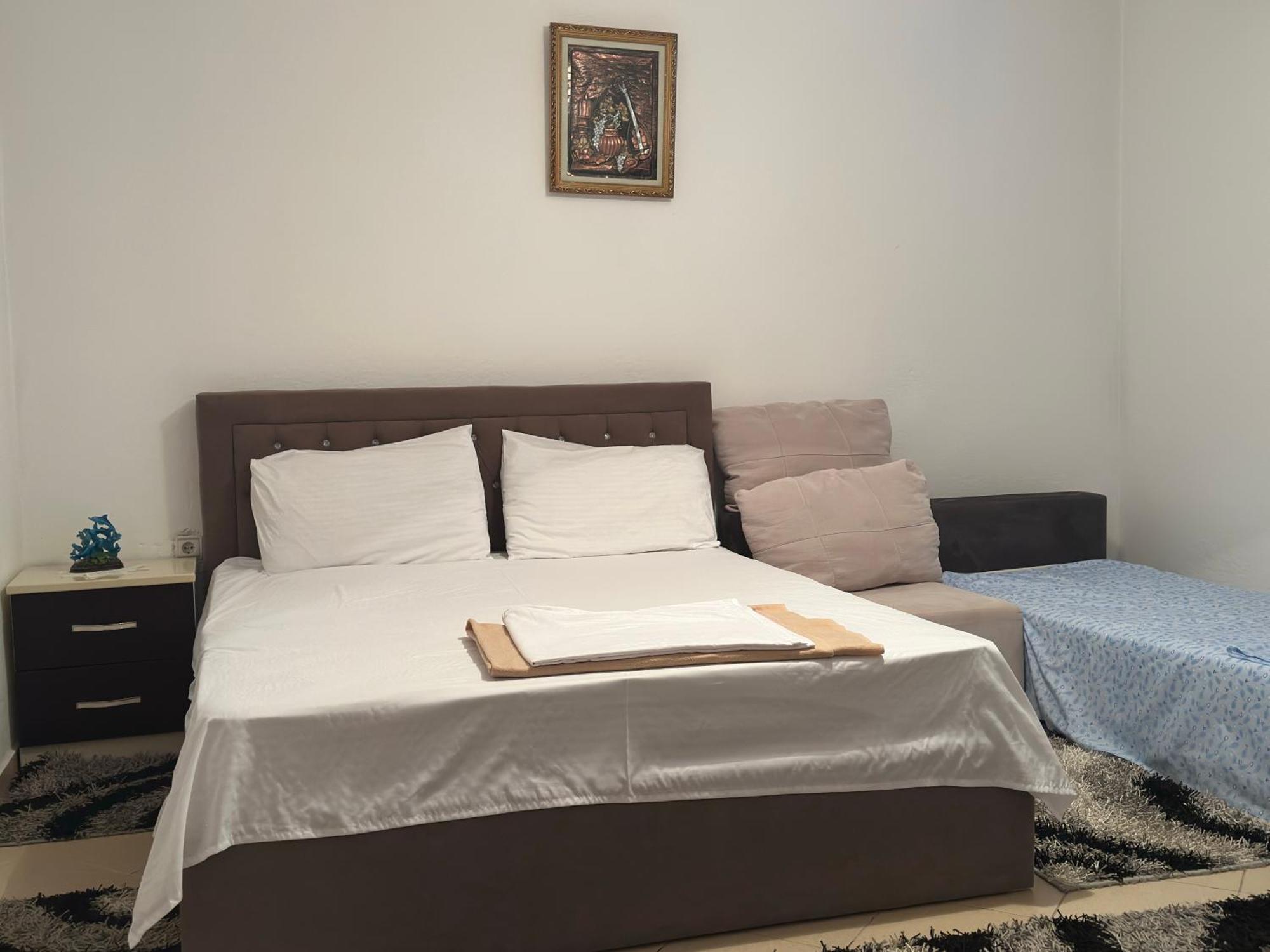 Guri Guest House Pogradec Esterno foto